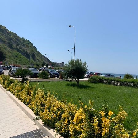 Hotel Ferrara Durrës Exterior foto