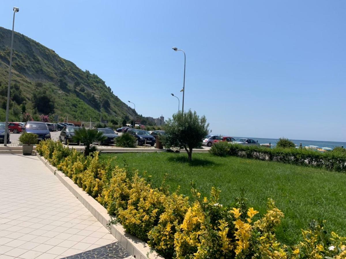 Hotel Ferrara Durrës Exterior foto